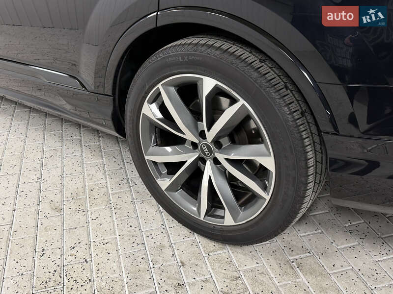 Внедорожник / Кроссовер Audi SQ7 2020 в Киеве