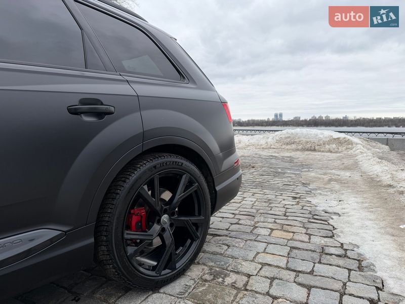 Позашляховик / Кросовер Audi SQ7 2018 в Києві