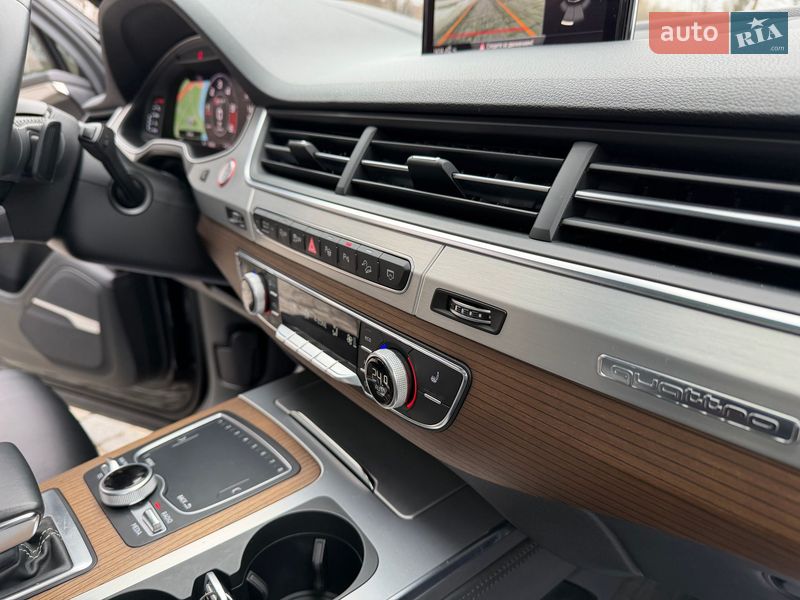 Позашляховик / Кросовер Audi SQ7 2018 в Києві