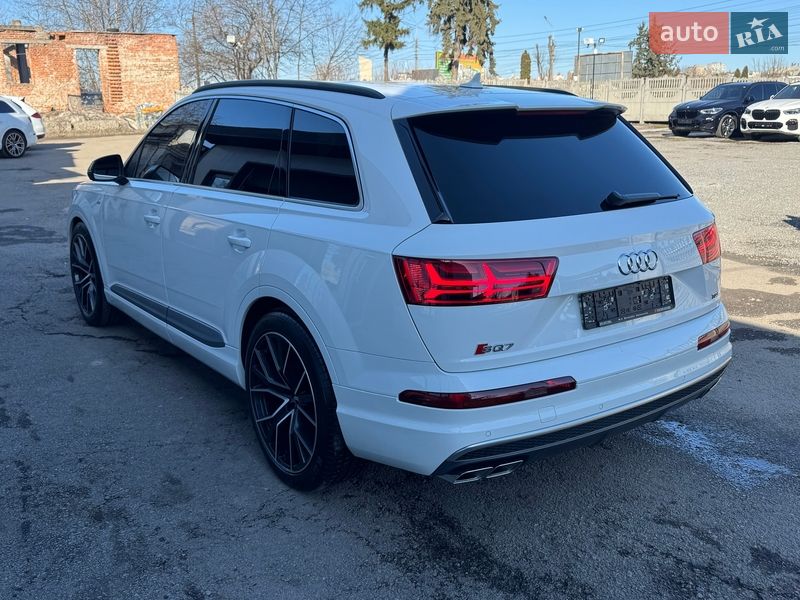 Внедорожник / Кроссовер Audi SQ7 2017 в Тернополе