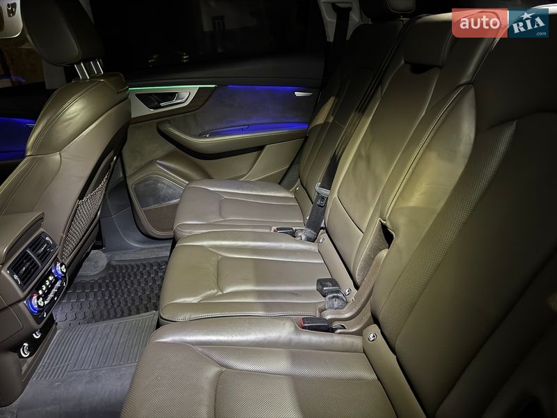 Внедорожник / Кроссовер Audi SQ7 2017 в Тернополе