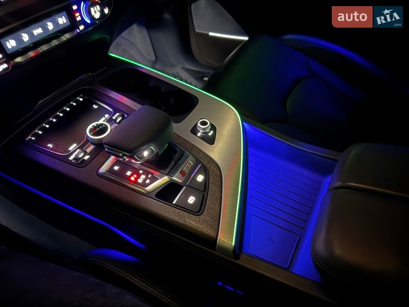 Внедорожник / Кроссовер Audi SQ7 2017 в Тернополе