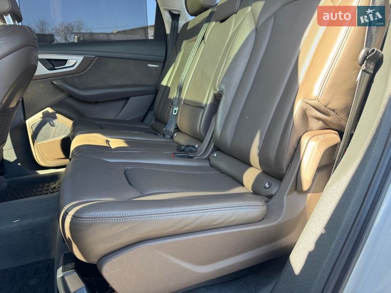 Внедорожник / Кроссовер Audi SQ7 2017 в Тернополе
