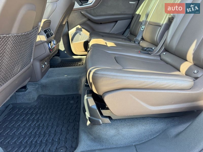 Внедорожник / Кроссовер Audi SQ7 2017 в Тернополе