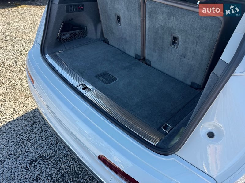 Внедорожник / Кроссовер Audi SQ7 2017 в Тернополе