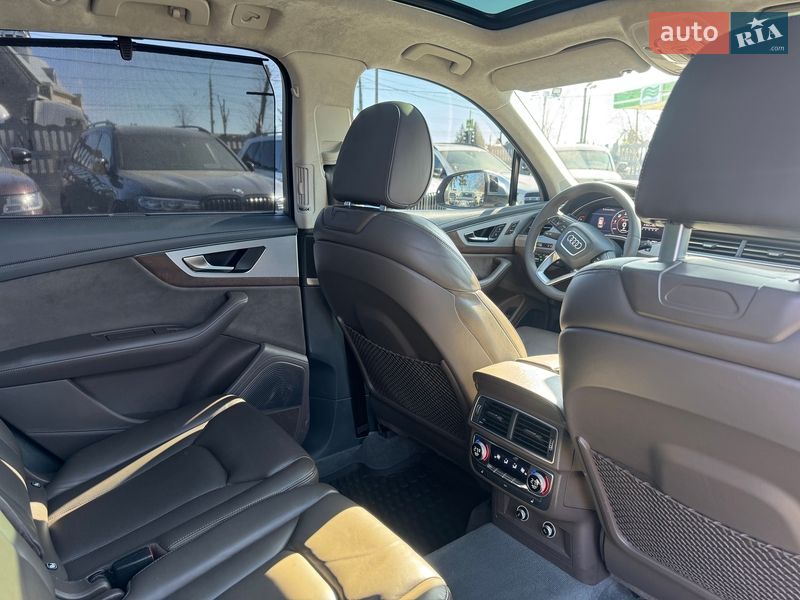 Внедорожник / Кроссовер Audi SQ7 2017 в Тернополе