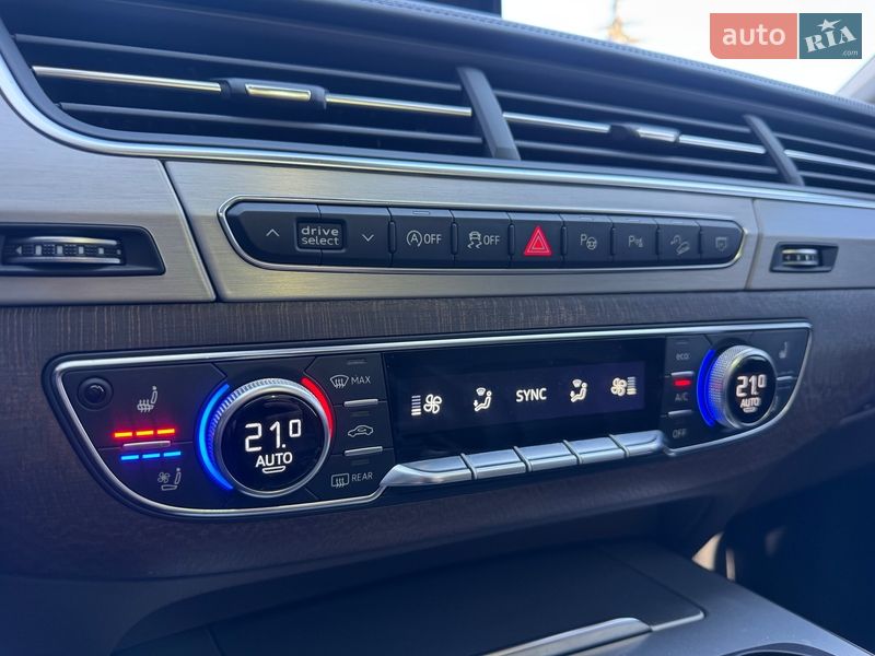 Внедорожник / Кроссовер Audi SQ7 2017 в Тернополе