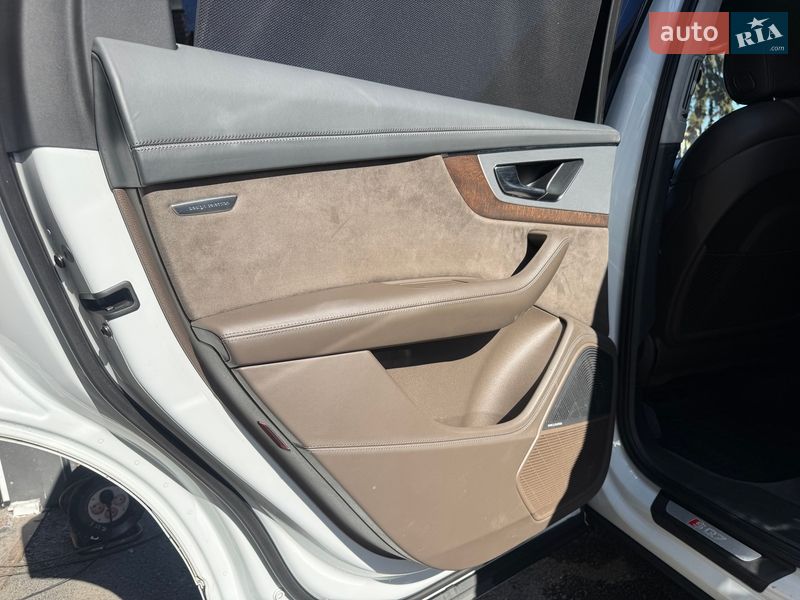Внедорожник / Кроссовер Audi SQ7 2017 в Тернополе