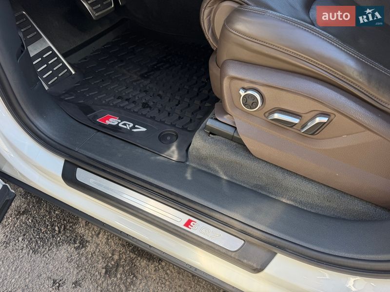 Внедорожник / Кроссовер Audi SQ7 2017 в Тернополе