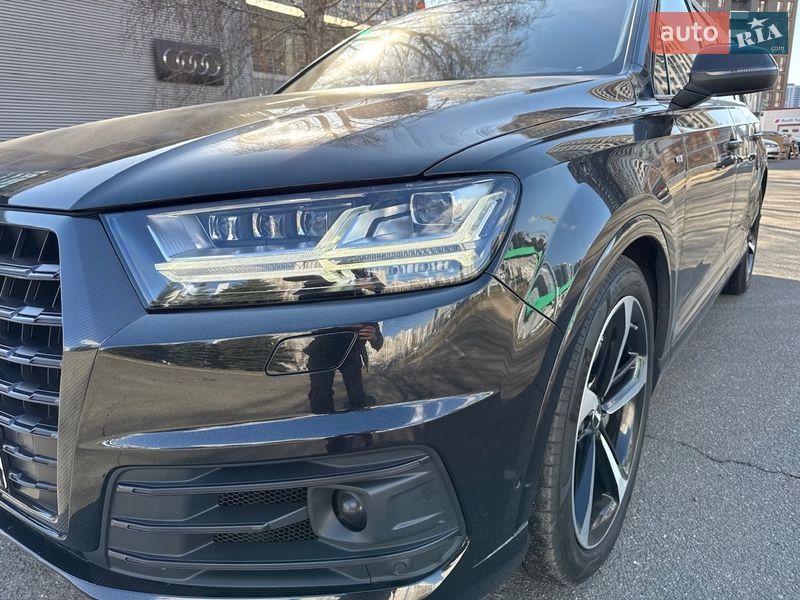 Позашляховик / Кросовер Audi SQ7 2017 в Києві