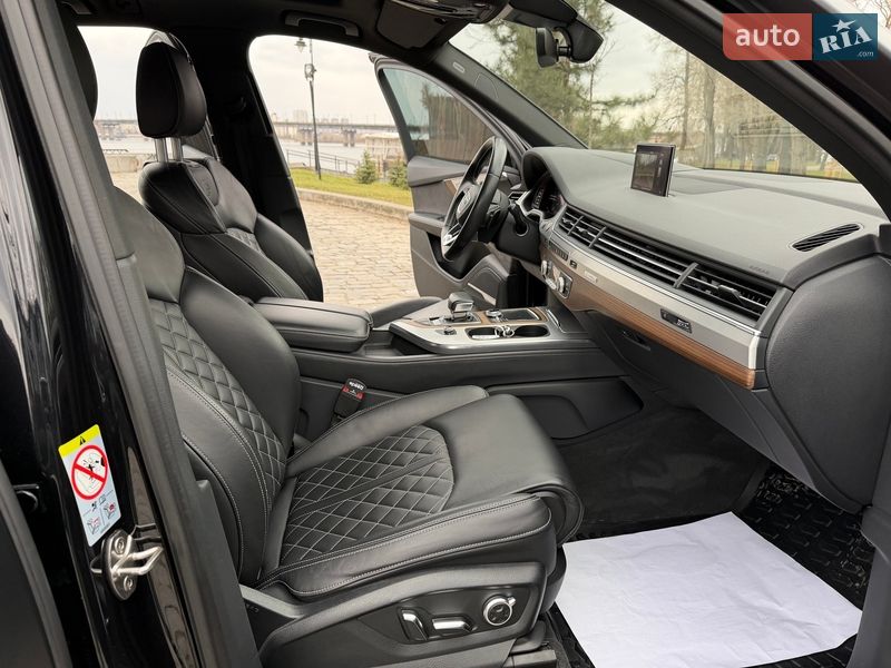 Внедорожник / Кроссовер Audi SQ7 2018 в Киеве