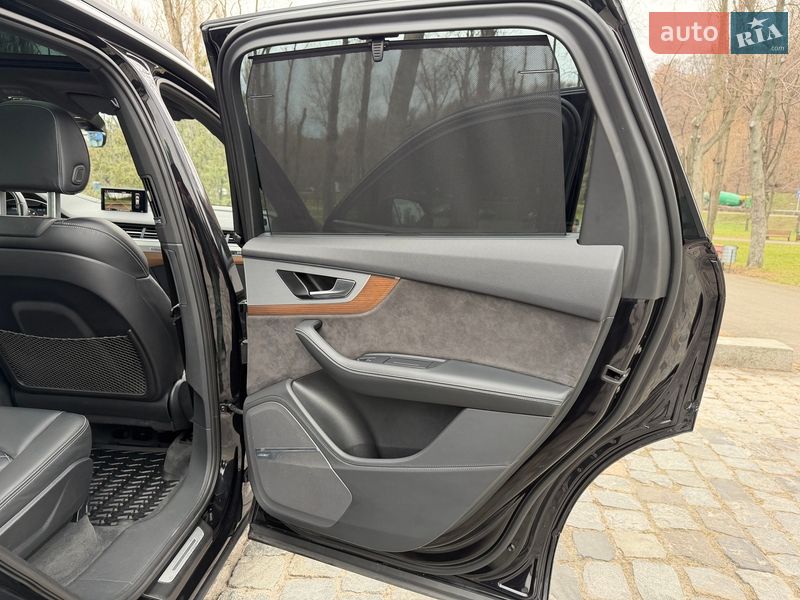 Внедорожник / Кроссовер Audi SQ7 2018 в Киеве