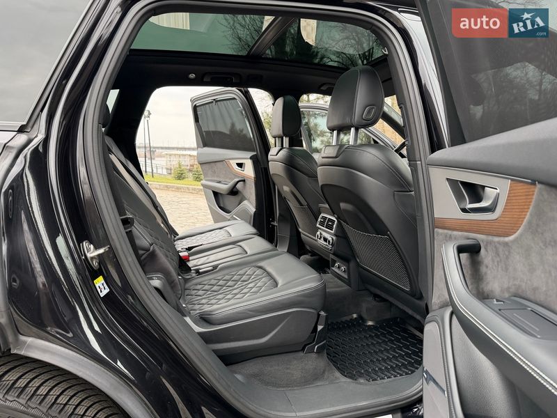Внедорожник / Кроссовер Audi SQ7 2018 в Киеве