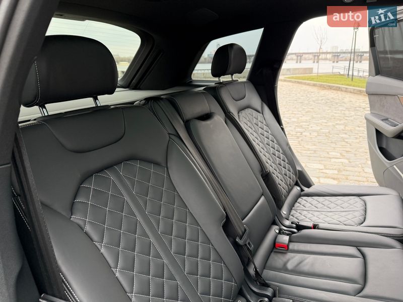 Внедорожник / Кроссовер Audi SQ7 2018 в Киеве