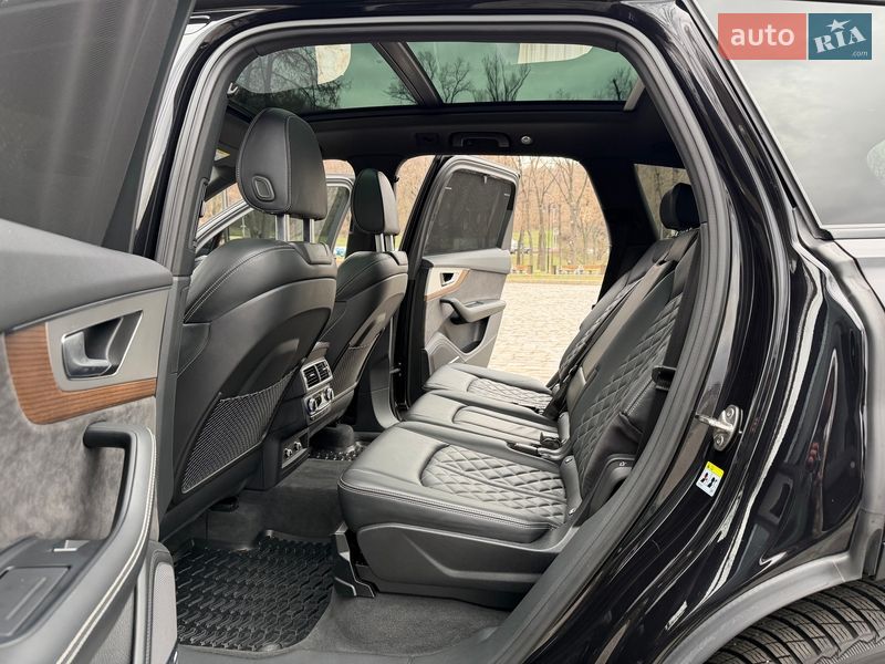 Внедорожник / Кроссовер Audi SQ7 2018 в Киеве