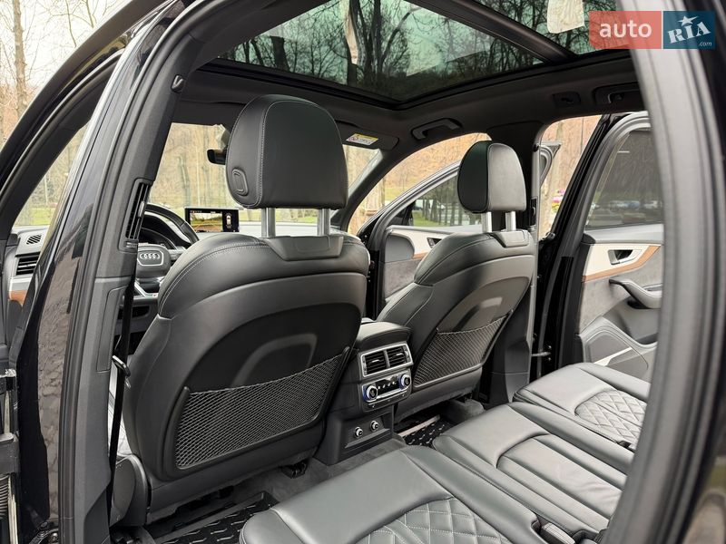 Внедорожник / Кроссовер Audi SQ7 2018 в Киеве