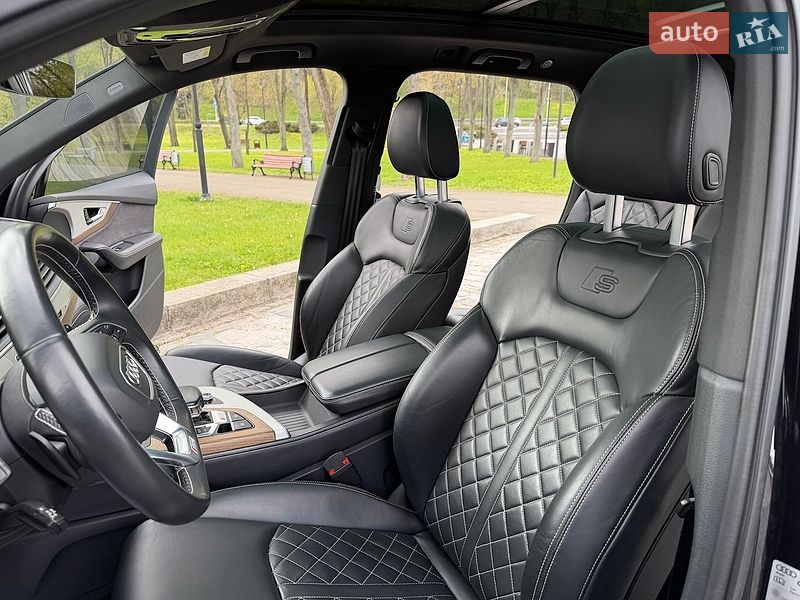 Внедорожник / Кроссовер Audi SQ7 2018 в Киеве