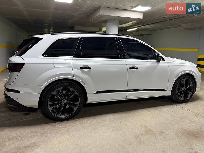 Позашляховик / Кросовер Audi SQ7 2024 в Києві