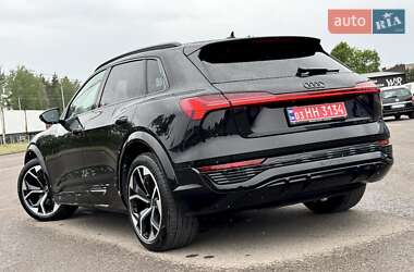Внедорожник / Кроссовер Audi SQ8 e-tron 2023 в 