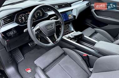Внедорожник / Кроссовер Audi SQ8 e-tron 2023 в 