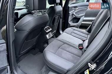Внедорожник / Кроссовер Audi SQ8 e-tron 2023 в 