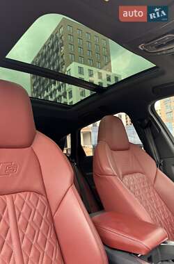 Внедорожник / Кроссовер Audi SQ8 e-tron 2023 в 