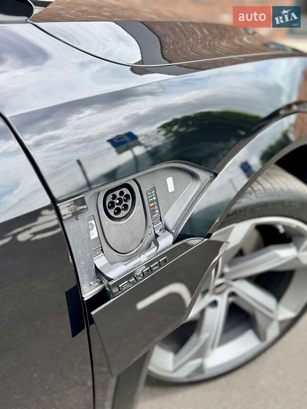 Внедорожник / Кроссовер Audi SQ8 e-tron 2023 в Киеве