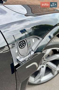 Внедорожник / Кроссовер Audi SQ8 e-tron 2023 в 