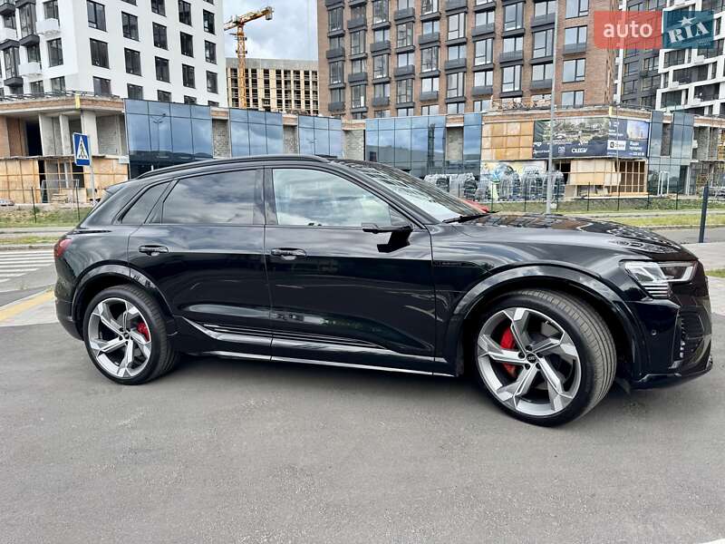 Внедорожник / Кроссовер Audi SQ8 e-tron 2023 в Киеве