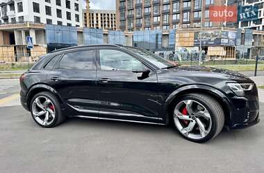 Внедорожник / Кроссовер Audi SQ8 e-tron 2023 в 
