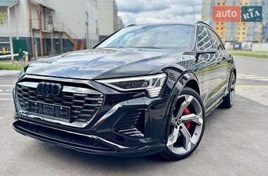 Внедорожник / Кроссовер Audi SQ8 e-tron 2023 в 