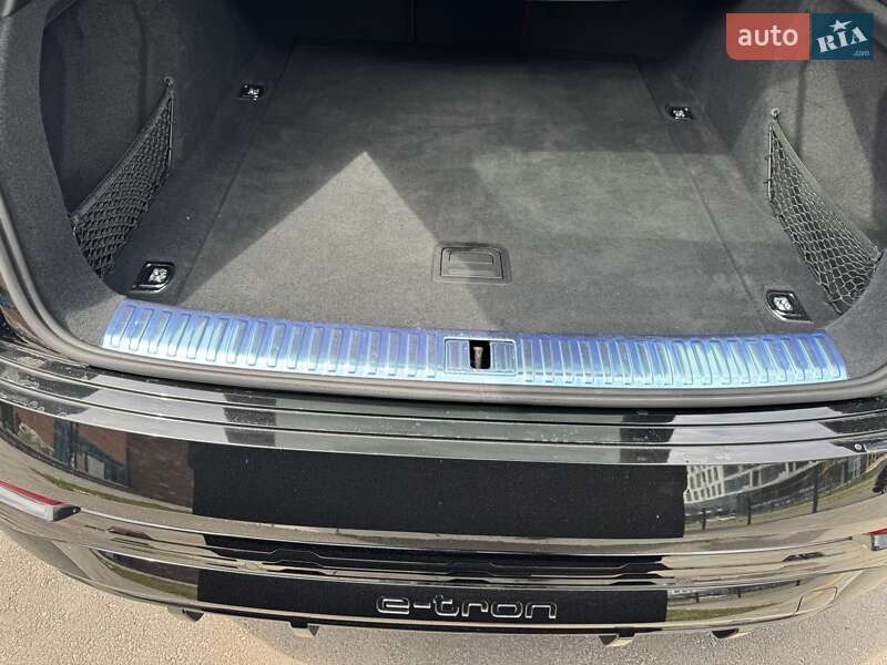 Внедорожник / Кроссовер Audi SQ8 e-tron 2023 в Киеве