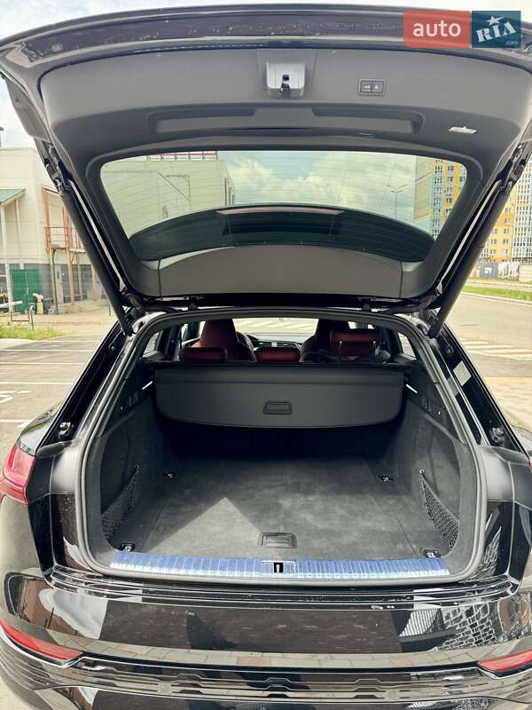 Внедорожник / Кроссовер Audi SQ8 e-tron 2023 в Киеве