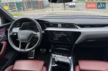 Внедорожник / Кроссовер Audi SQ8 e-tron 2023 в 