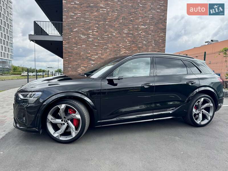 Внедорожник / Кроссовер Audi SQ8 e-tron 2023 в Киеве