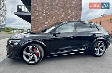 Внедорожник / Кроссовер Audi SQ8 e-tron 2023 в 