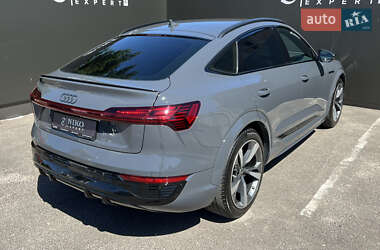 Внедорожник / Кроссовер Audi SQ8 e-tron 2023 в 