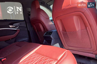 Внедорожник / Кроссовер Audi SQ8 e-tron 2023 в 
