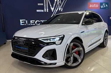 Внедорожник / Кроссовер Audi SQ8 e-tron 2023 в 