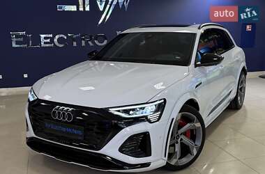 Внедорожник / Кроссовер Audi SQ8 e-tron 2023 в 