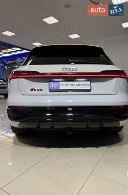 Внедорожник / Кроссовер Audi SQ8 e-tron 2023 в 