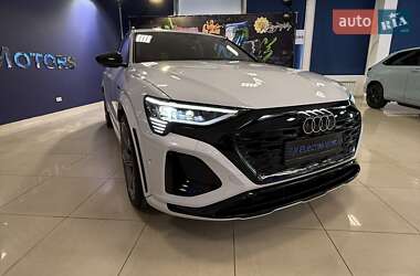 Внедорожник / Кроссовер Audi SQ8 e-tron 2023 в 