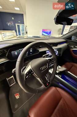 Внедорожник / Кроссовер Audi SQ8 e-tron 2023 в 