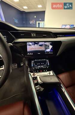 Внедорожник / Кроссовер Audi SQ8 e-tron 2023 в 