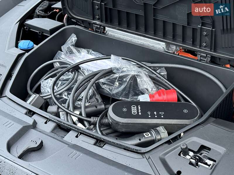 Внедорожник / Кроссовер Audi SQ8 e-tron 2023 в Киеве