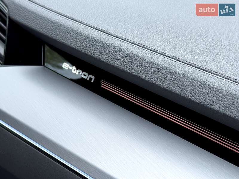 Внедорожник / Кроссовер Audi SQ8 e-tron 2023 в Киеве