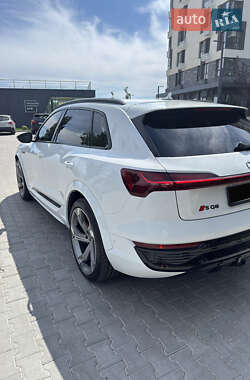Внедорожник / Кроссовер Audi SQ8 e-tron 2023 в 