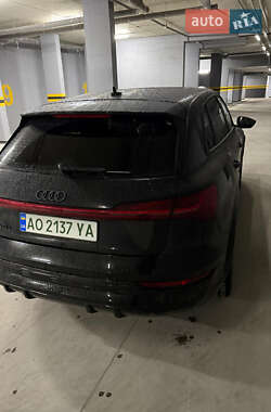 Внедорожник / Кроссовер Audi SQ8 e-tron 2024 в 