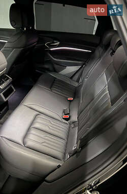 Внедорожник / Кроссовер Audi SQ8 e-tron 2024 в 