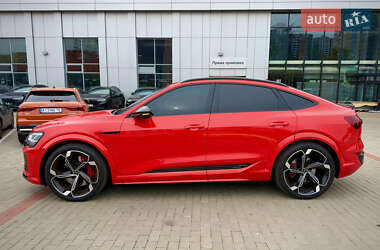 Позашляховик / Кросовер Audi SQ8 e-tron 2023 в 